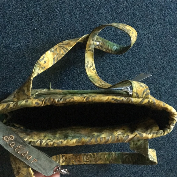 Green and yellow bag - Picture 4 of 4